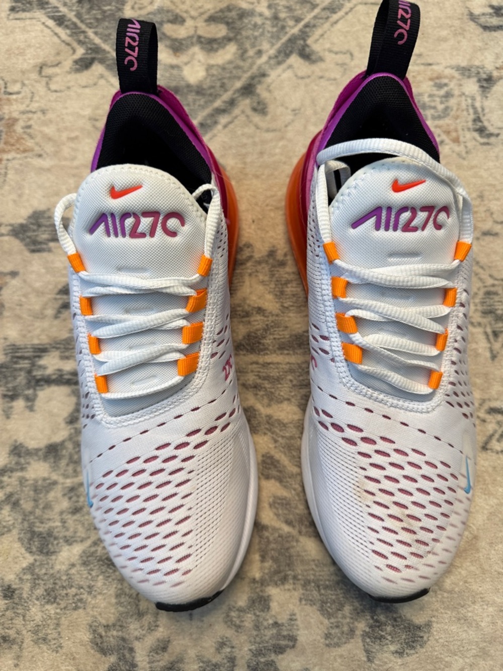 Nike Women’s Air Max 270 in “Fuschia Dream Crimson” (size 9) - Picture 3 of 5